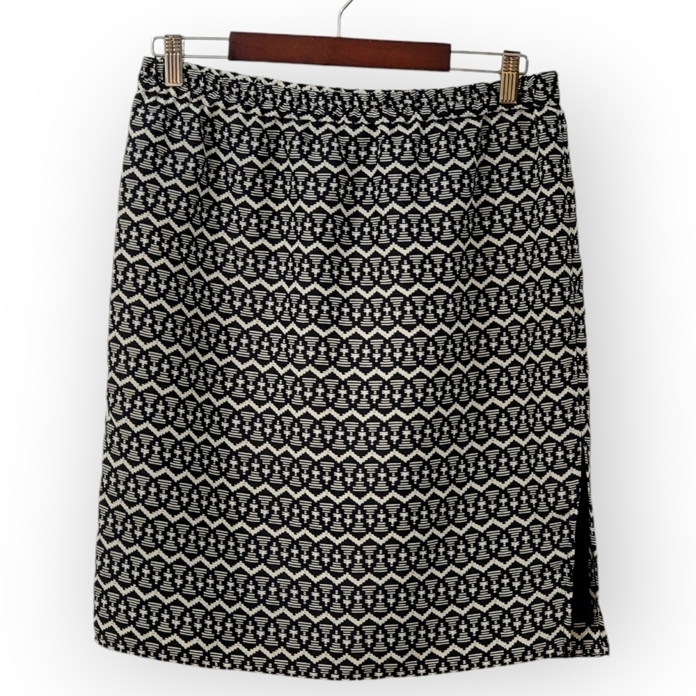 LOFT Black and Light Tan print skirt with side slit Size Medium